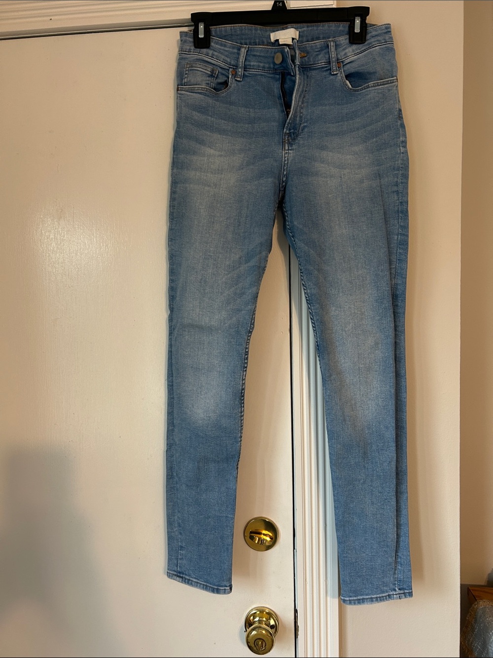 H&M women’s light Wash High-Rise Skinny Jeans size 6